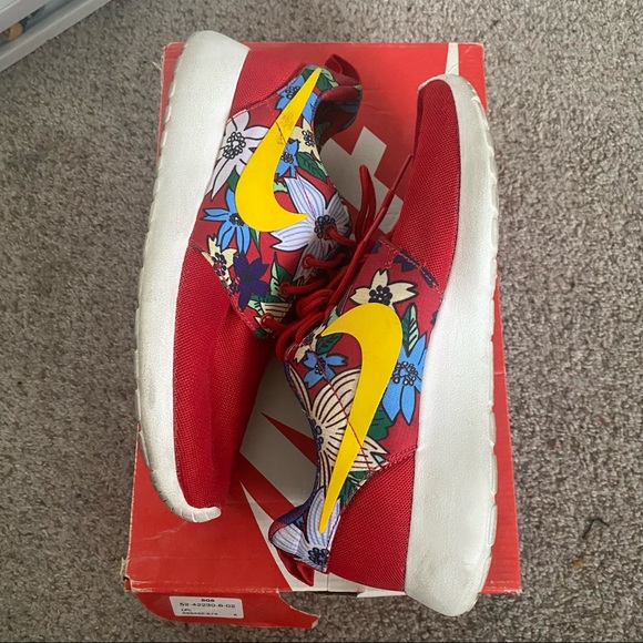 WMNS Nike Roshe Run One Hawaiian Aloha Pack Print 7.5W - Picture 3 of 6
